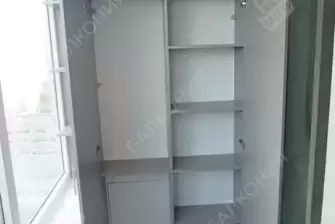 Установка шкафа на балконе