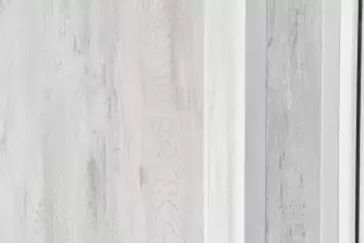 Отделка балкона в новостройке с эркерным остеклением Рехау 