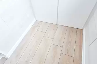 Отделка балкона ламинатом