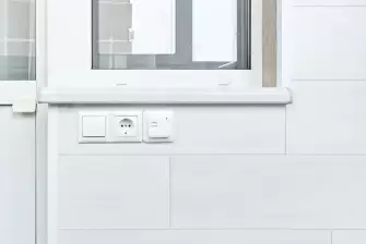 Отделка балкона ламинатом