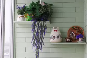 Отделка стеновым паркетом Г-образного балкона с утеплением