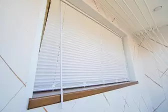 Отделка пластиковыми панелями прямой лоджии