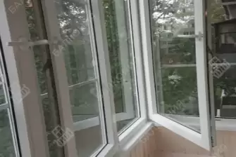 Остекление и отделка балкона деревянной вагонкой