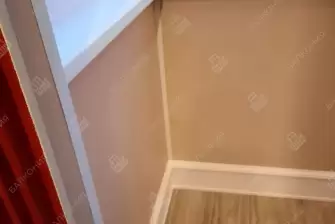 Отделка балкона панелями ПВХ и ламинат и установка кованого настенного плафона