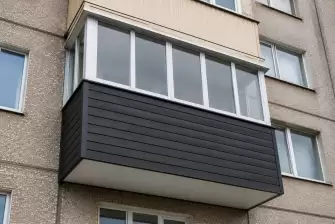 Обшивка балкона графитовым сайдингом в Москве, ул. Вешняковская, д. 22, корп. 1