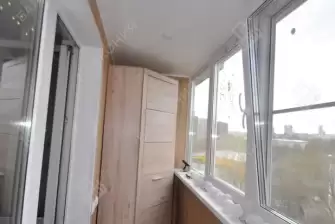 Остекление лоджии окнами с мультифункциональным стеклопакетом и отделка