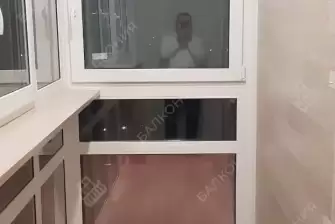Панорамное остекление с тонировкой и отделка балкона
