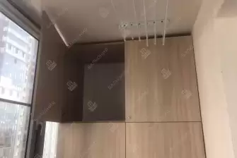 Изготовление и установка шкафа с полками из ЛДСП на балконе