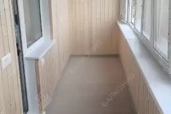 Отделка балкона профилем Рехау Grazio 70 под ключ с утеплением в многоквартирном доме