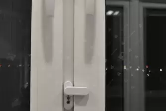 Остекление балкона в серии дома 01-ПЗ с утеплением и отделкой