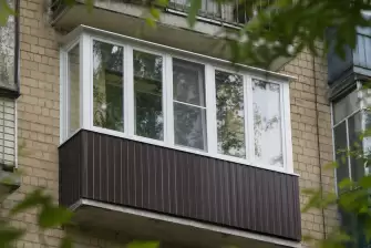 Пример работы: остекление и отделка балкона Сапожок гипсокартоном под покраску и ламинатом