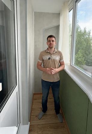 Обшивка стеновым паркетом и ПВХ панелями лоджии