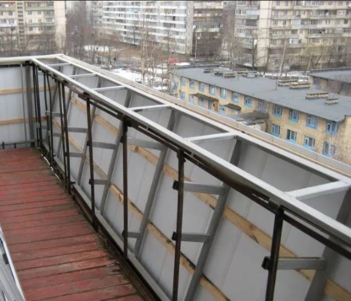 Остекление балконов с <span> выносом подоконника</span>